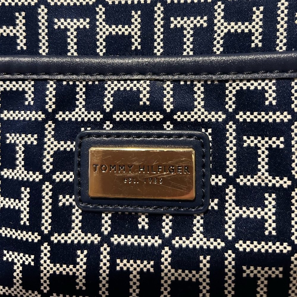 Tommy Hilfiger Crossbody Purse - Picture 3 of 12
